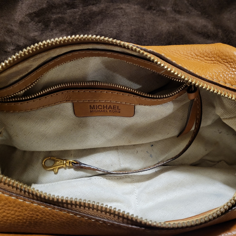 Y2K Michael Kors Leather Bag with Gold Accents - Picture 10 of 13